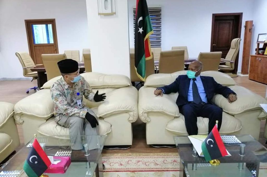 الدولار يتجاوز حاجز الستة دينارات والربع لأول مرة منذ ثلاثة أشهر