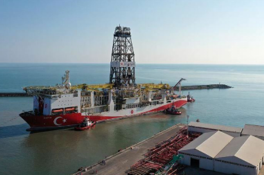 "عصر": مطالب المتظاهرين هي اختصاص مركزي البيضاء ومؤسسة النفط وهما سلطتان لا يخضغان لوزارة الاقتصاد