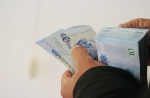 عميد بلدية سرت يطالب بإزالة الكتل الخرسانية والسواتر الترابية من أمام محطات الوقود بالمدينة