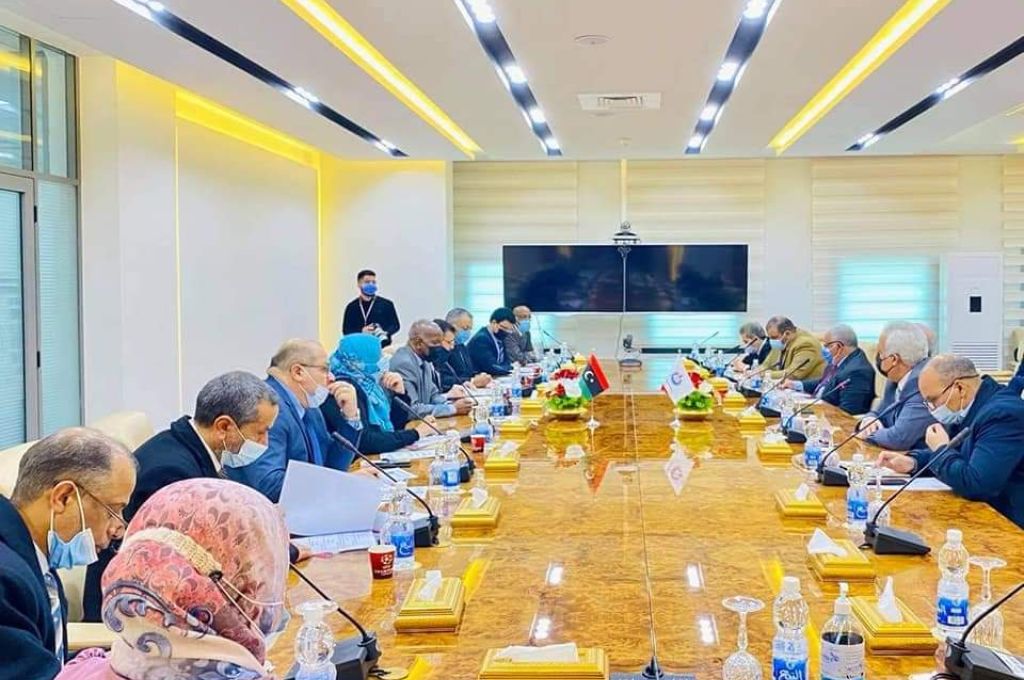 وزير العمل يلتقي بالمجلس البلدي مرزق وشباب من المدينة