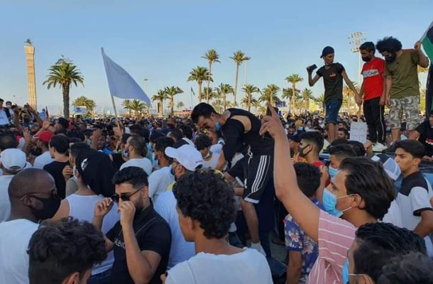 تعرف على "الشباب" المحتجزين بعد تظاهرهم ضد الفساد بطرابلس