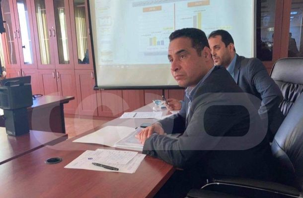 تعبئة إقرار الذمة المالية من قبل موظف بمكتب السجل العقاري مزدة