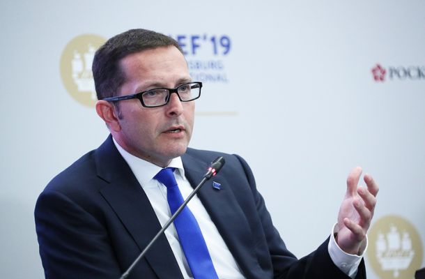 وزارة المواصلات تؤكد قرب تسيير رحلات مجدولة ومنتظمة لغات