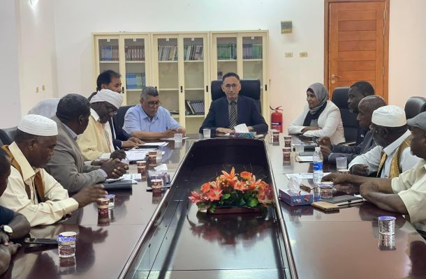 "التومي" يبحث مع عدد من عمداء بلديات الجنوب كيفية حلحلة بعض العراقيل والمختنقات التي تواجههم