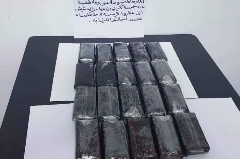 مكافحة المخدرات تضبط تاجرًا ليبيًا يروج للمخدرات بطرابلس