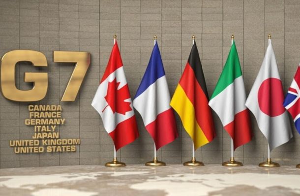 مع اقتراب حل أزمة المركزي بإعتماد ناجي عيسى محافظاً له .. الدولار يشهد هبوطاً حاداً