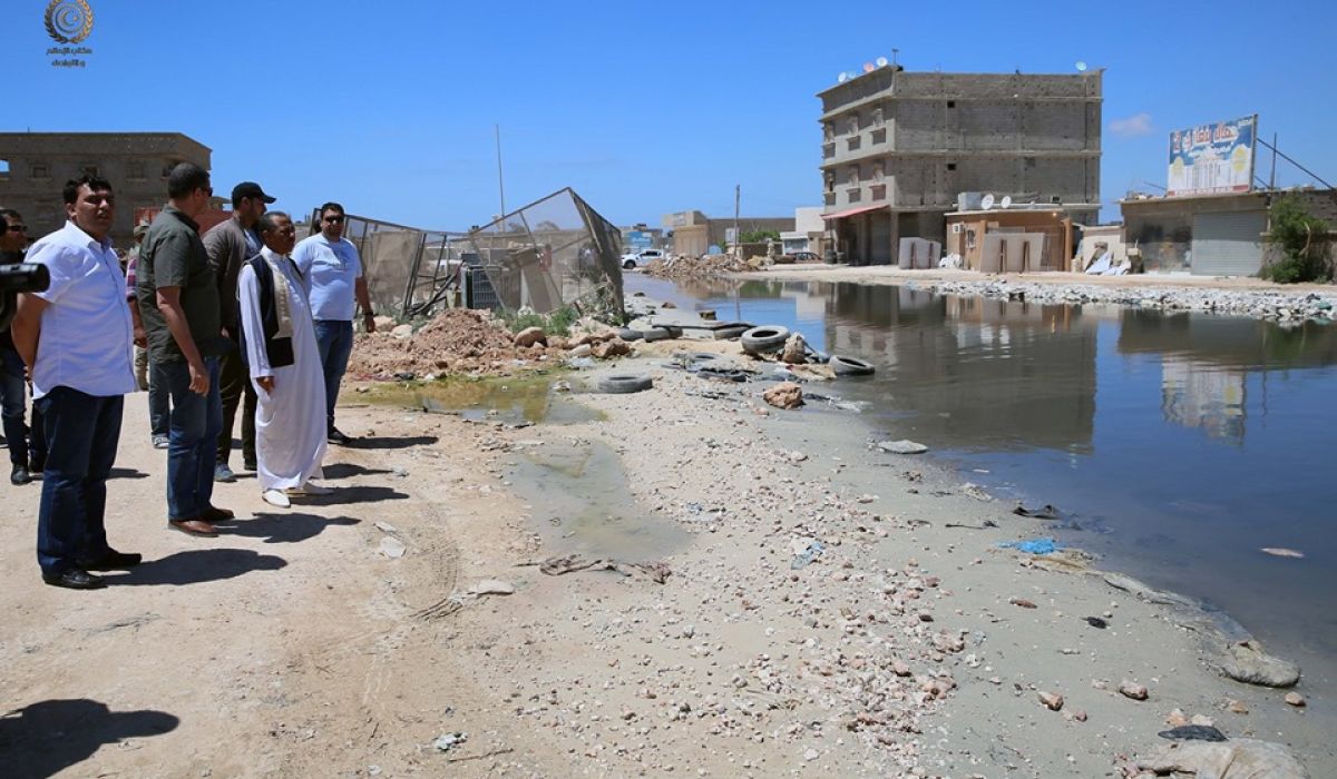 الثني يشرف على مشاكل شبكات الصرف الصحي و طفح المياه السوداء في بنغازي
