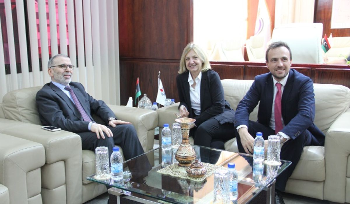 صنع الله يناقش مع السفيرة الفرنسية سبل تعزيز الفرص التجارية بين البلدين في قطاع النفط والغاز