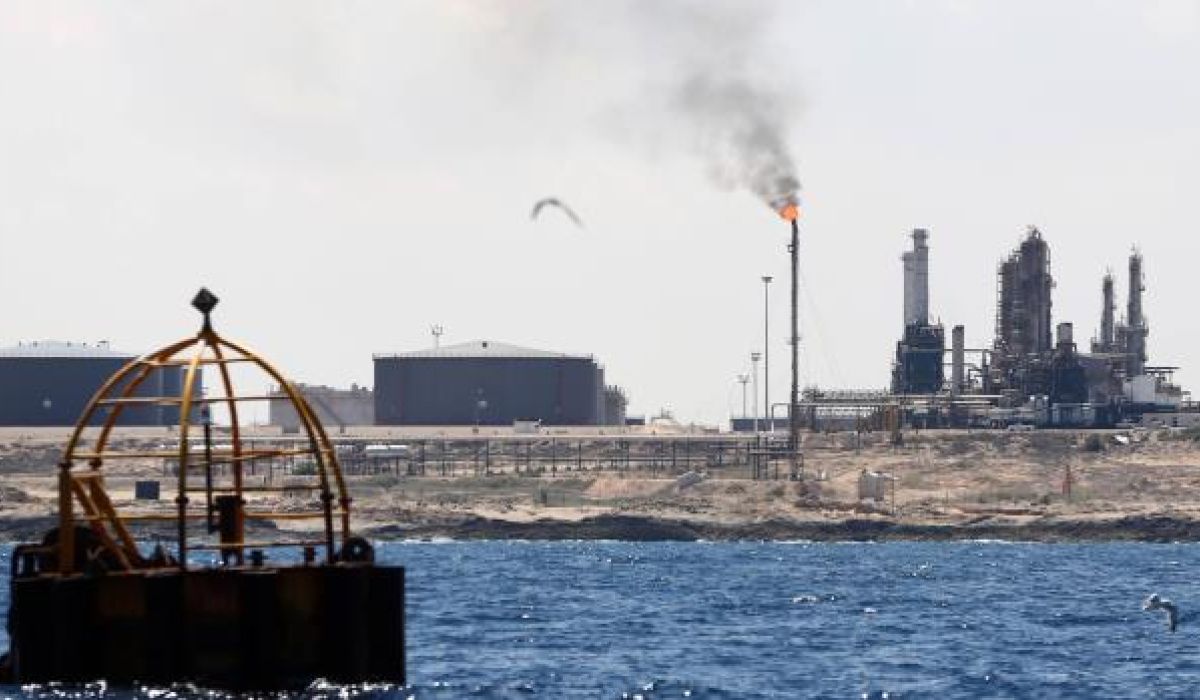 شحن 30 ألف طن من المكثفات عبر ميناء البريقة