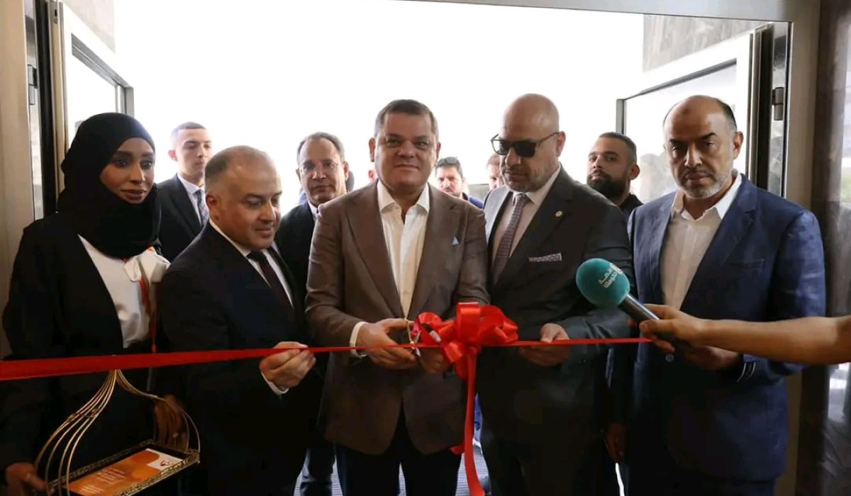 "الدبيبة" يفتتح أول نقطة لتسجيل المتقاعدين في برنامج التأمين الصحي