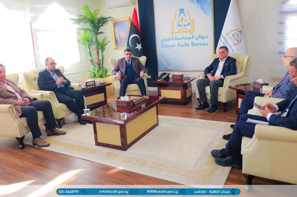 رئيس ديوان المحاسبة يبحث الإجراءات التعاقدية لمشروعات التنمية