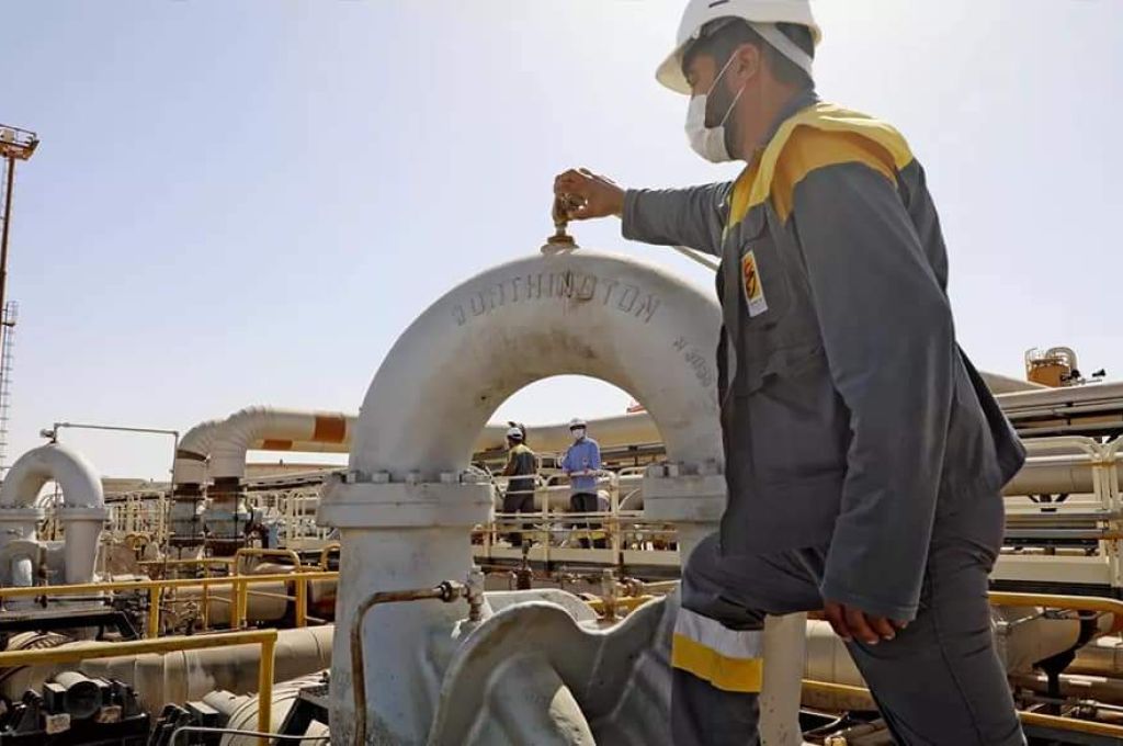 أبوبكر سعيد يتساءل: صادرات النفط وصلت نصف مليون برميل .. فلماذا يماطل "الكبير" في اتخاذ قرارات لرفع المعاناة عن المواطن