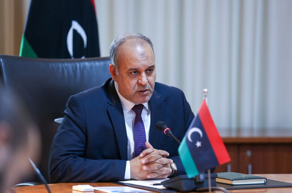 الشرارة الذهبية تستغرب استمرار تعامل شركة البريقة مع شخص متهم بالفساد