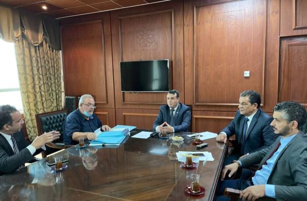 خاص: بيع الوقود في الطرقات العامة أثرت في إرتفاع السلع بالإضافة إلى قيام بعض من المجموعات المسلحة بفرض مبالغ مالية على سائقي الشاحنات.. تقرير الرقابة يوضح