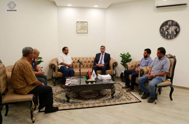 رئيس حكومة الوحدة الوطنية يبحث أوضاع مهجري بنغازي