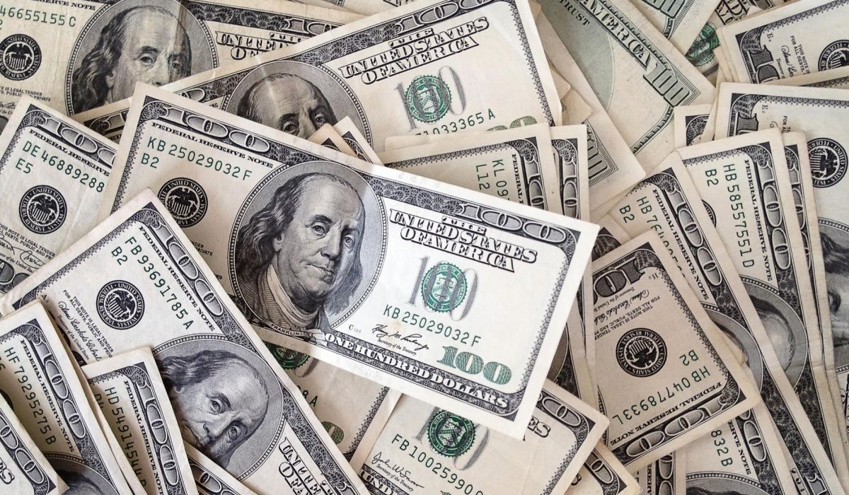 تواصل انخفاض سعر الدولار
