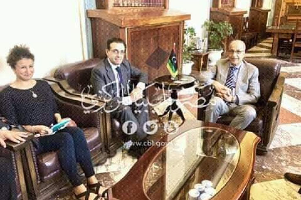 الشحومي: افتقاد البنوك للكاش وبيروقراطية إجراءاتها عزز استمرار فارق السعر في السوق الموازي