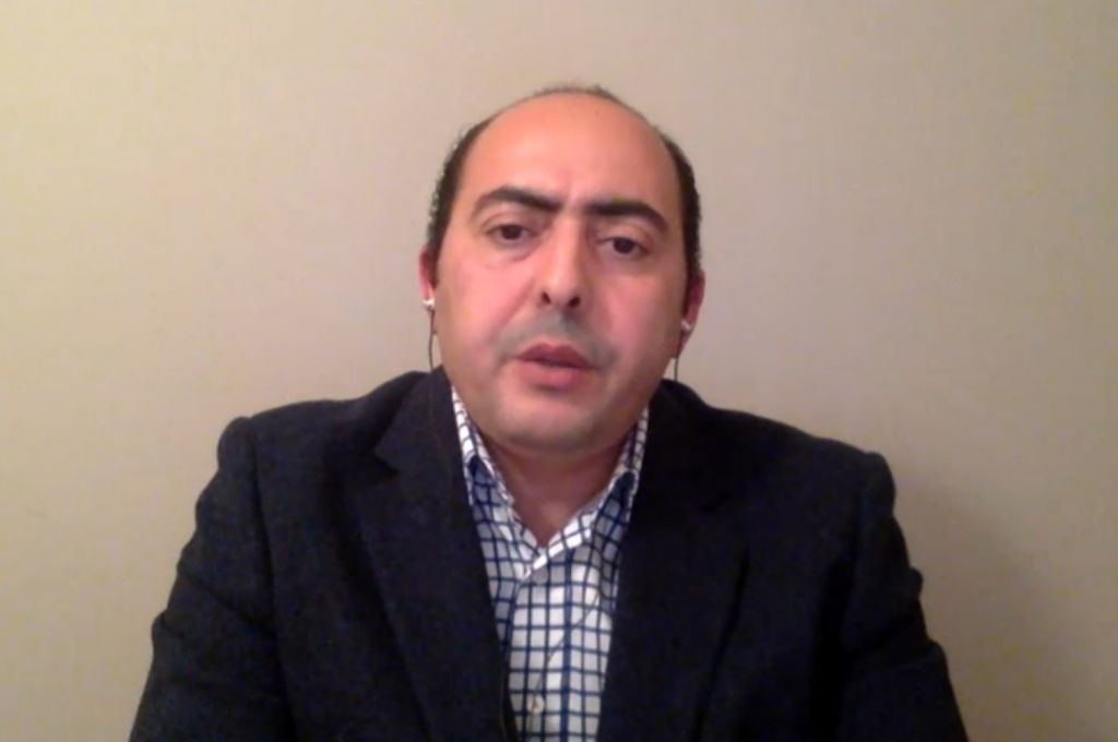 الشحومي: افتقاد البنوك للكاش وبيروقراطية إجراءاتها عزز استمرار فارق السعر في السوق الموازي