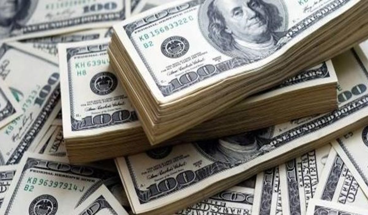 تاجر عملة يكشف لصدى حدوث ارتفاع مفاجئ في أسعار الدولار