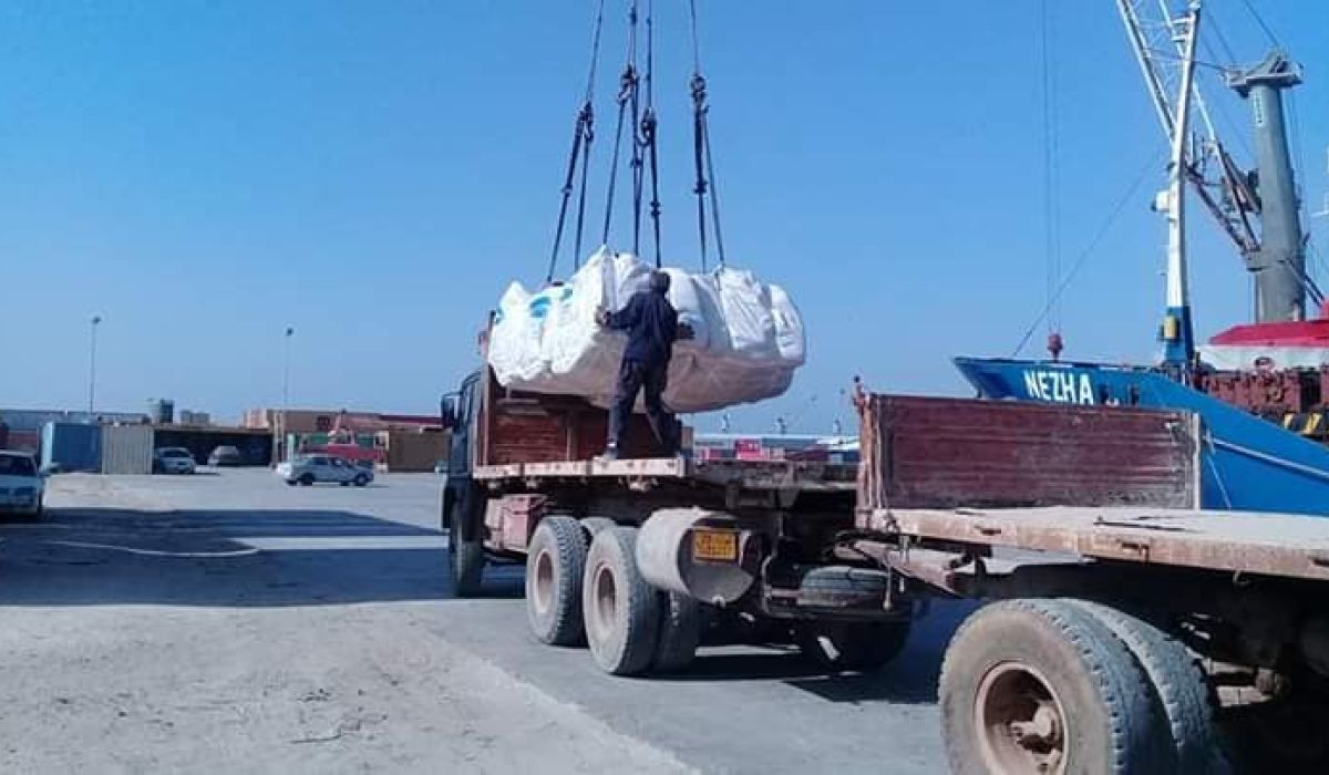 ميناء بنغازي يعلن وصول عدد من حاويات البضائع المنوعة