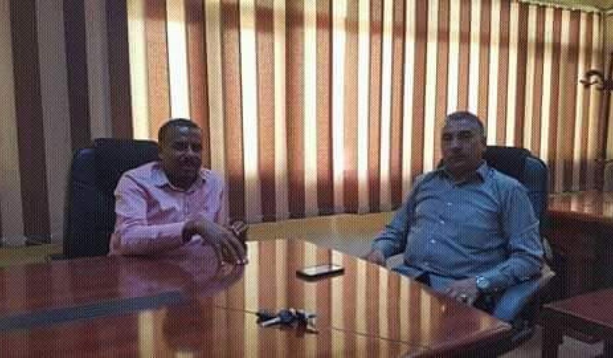 عميد الكفرة يناقش مع مدير شركة هاتف ليبيا تردي خدمات الاتصالات بالبلدية