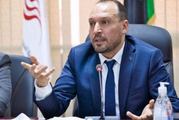 خاص.. مع تهربه من الديوان.. مدير الجمارك يخالف تعليمات الرقابة بطرابلس ويستورد ملابس بعطاء مباشر وبقيم مرتفعة