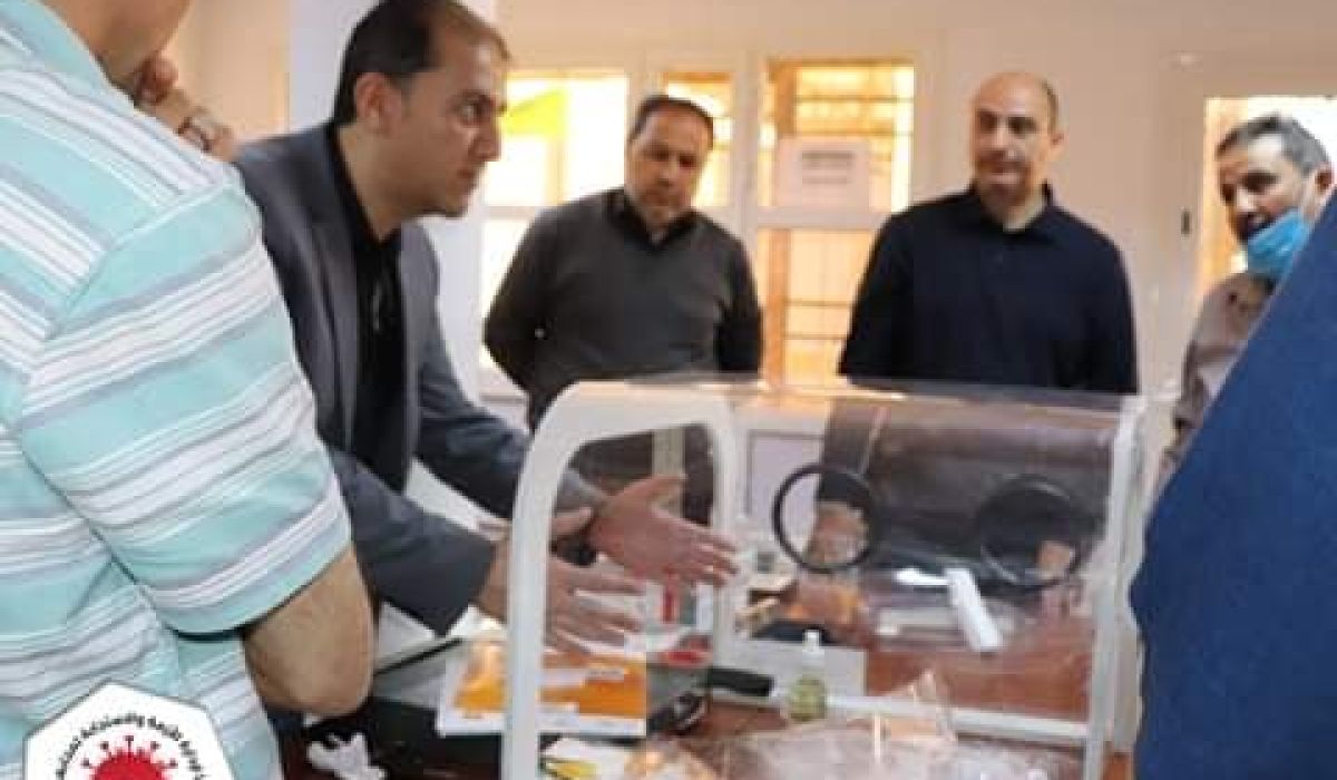 اللجنة العليا لإدارة الأزمة بمدنية مصراتة تكشف تقنية واقيات الوجه عن طريق طابعات 3D