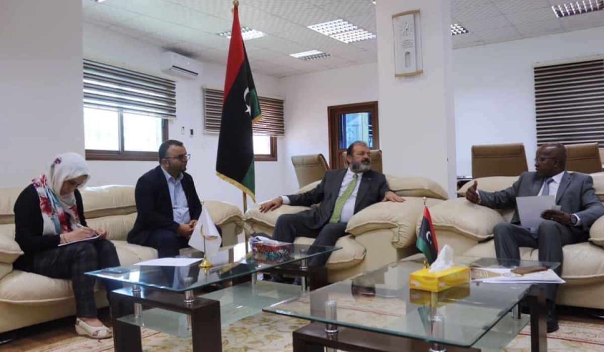 وزير العمل يناقش مع القائم بالأعمال الإندونيسي كيفية التعاون في عدة مجالات