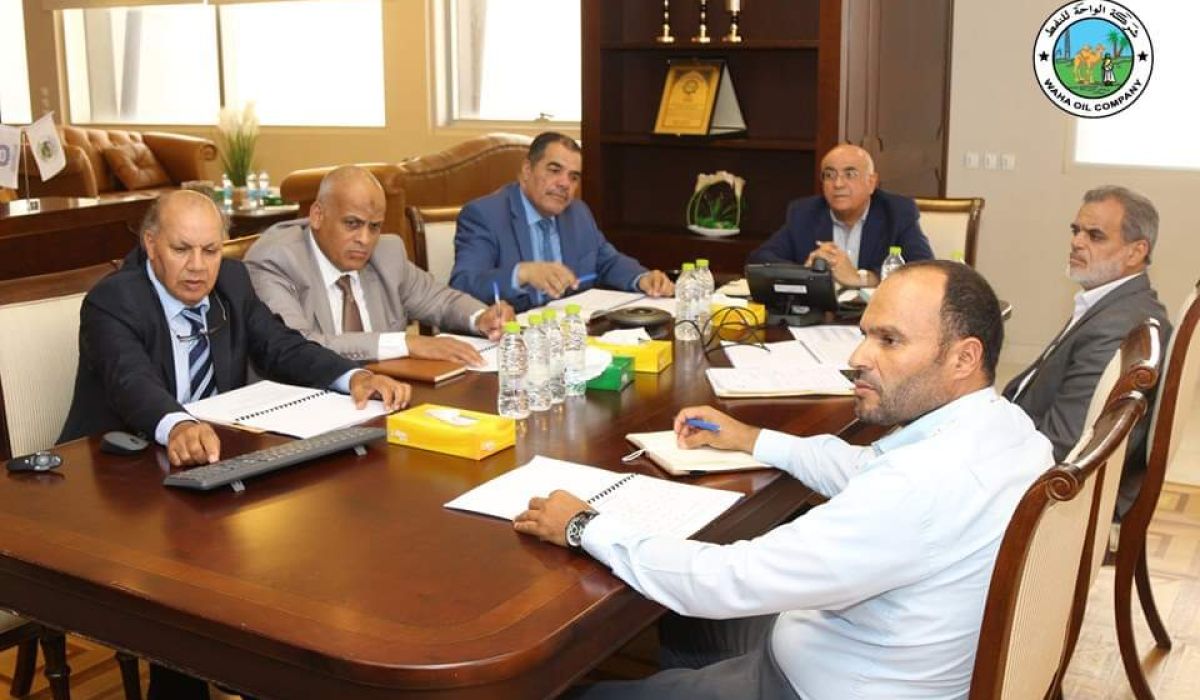 الواحة للنفط وشركاؤها يبحثون الميزانية العامة للشركة في ظل الظروف الراهنة