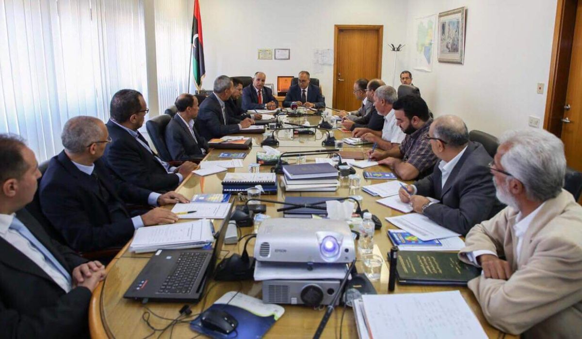 وزير الاقتصاد والصناعة يتفقد مركز البحوث الصناعية