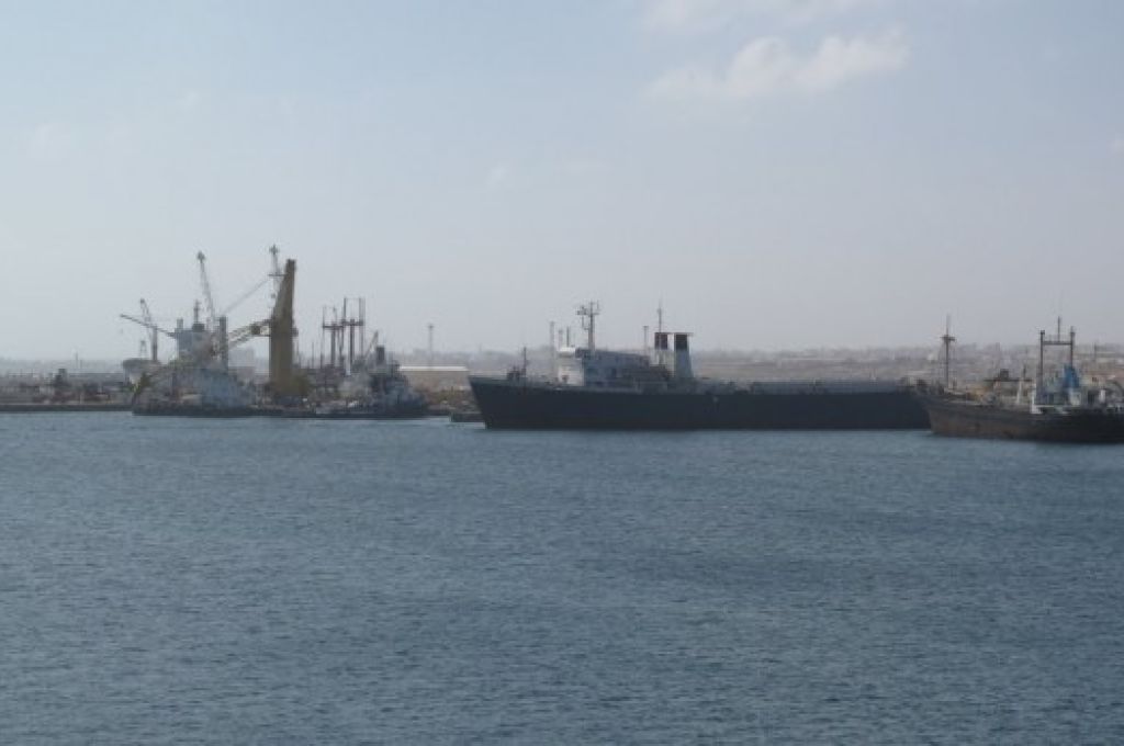 الشحومي: افتقاد البنوك للكاش وبيروقراطية إجراءاتها عزز استمرار فارق السعر في السوق الموازي