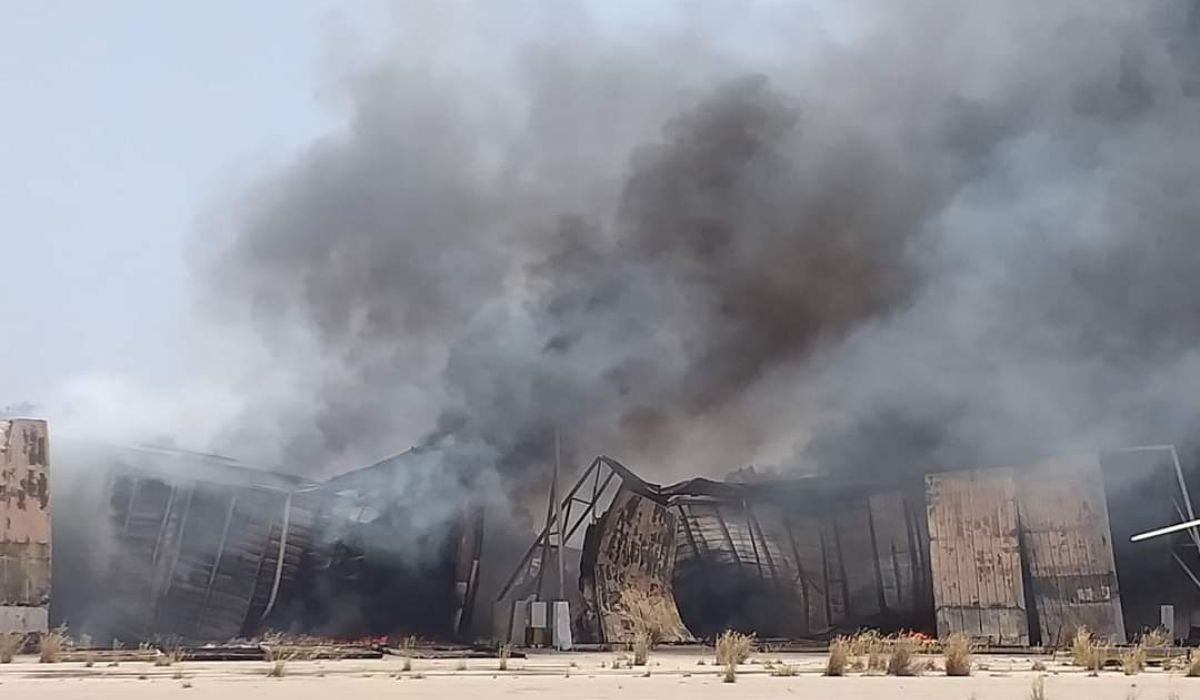 قصف مخازن اللجنة المركزية لانتخابات المجالس البلدية بمطار معيتيقة