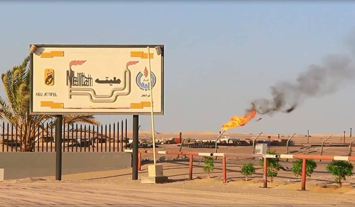 احتجاج مستخدمي حقل أبو الطفل للمطالبة بتطبيق قرار زيادة المرتبات