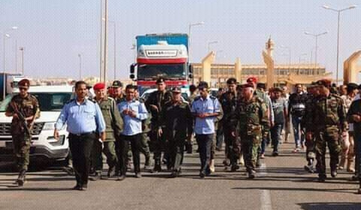 الناظوري يتفقد منفذ امساعد البري ويصدر تعليماته بالقبض على المتورطين في عرقلة عمله