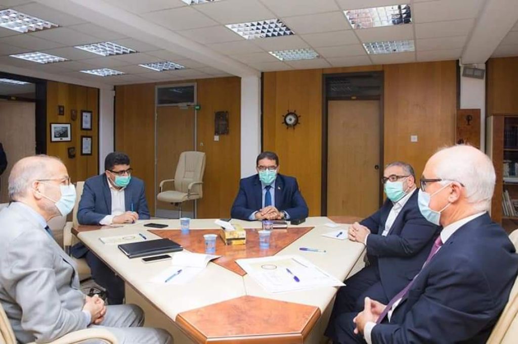 حبارات يكتب مقالاً عن أسباب ونتائج فشل برنامج الإصلاح الاقتصادي