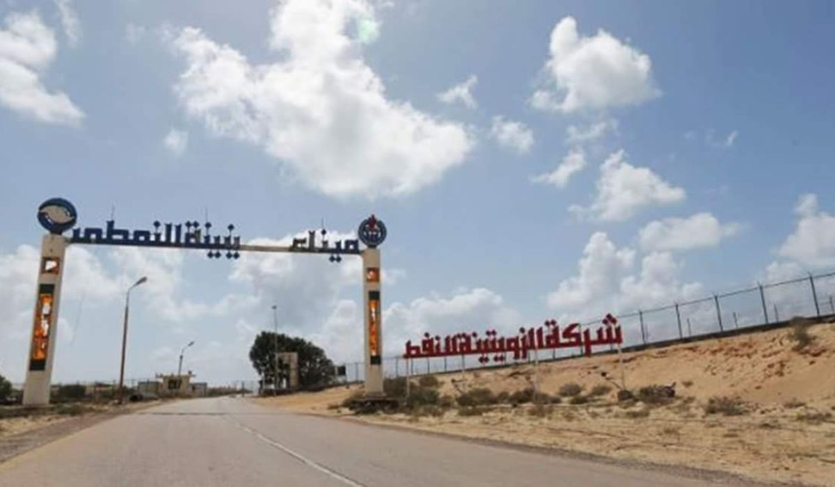 ناقلة النفط (شافا) تركن بميناء الزويتينة لشحن مليون برميل من النفط إلى الصين