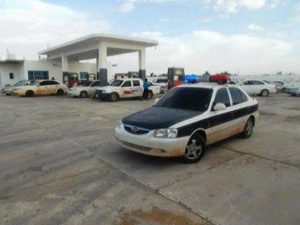 مديرية أمن سبها تُشرف على توزيع الوقود بمحطات المدينة