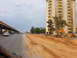 انطلاق المرحلة الثانية من توسعة الطريق المحاذي للجسر الحديدي بطريق المطار